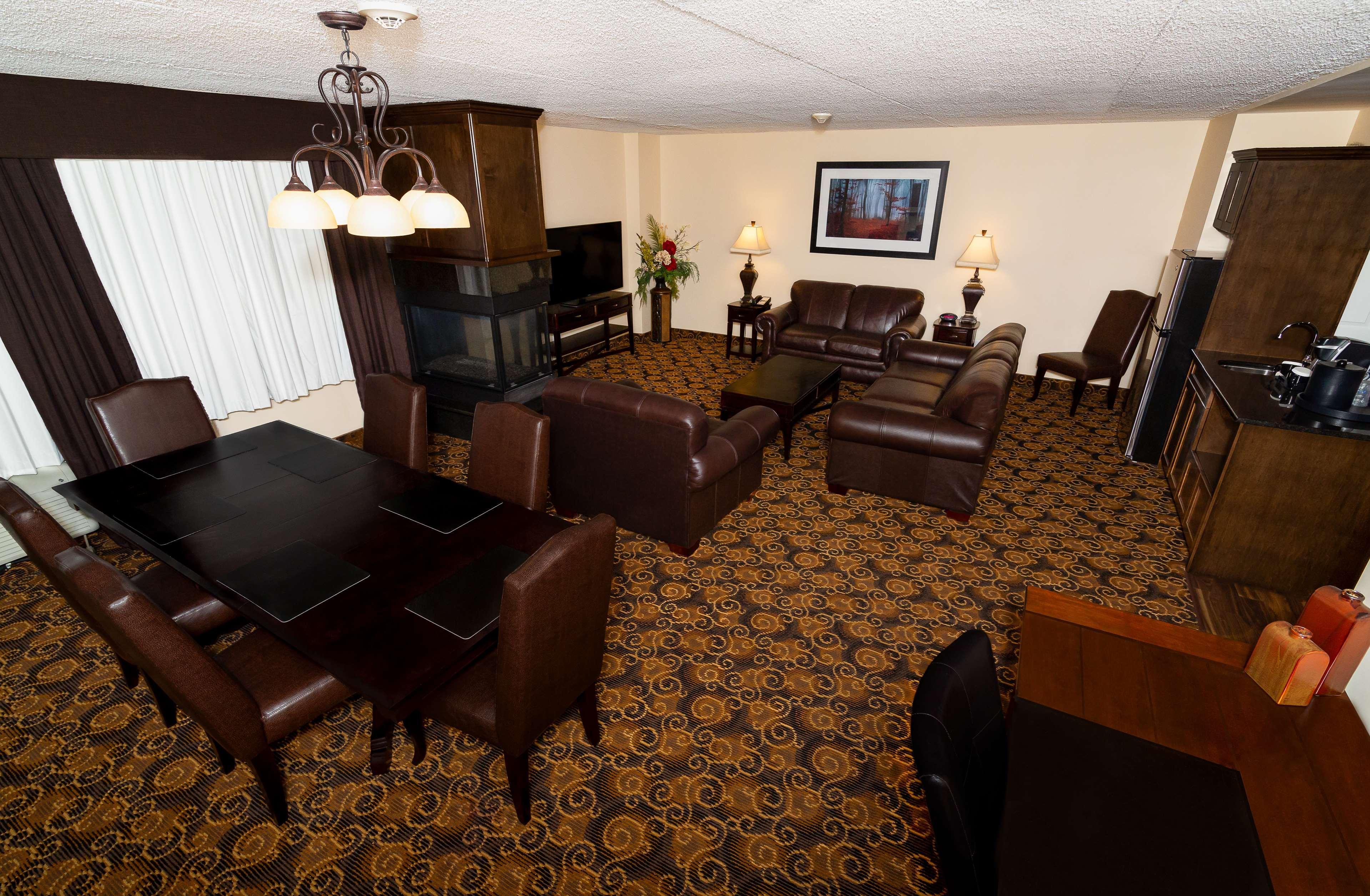 Best Western Plus Dryden Hotel And Conference Centre Екстериор снимка