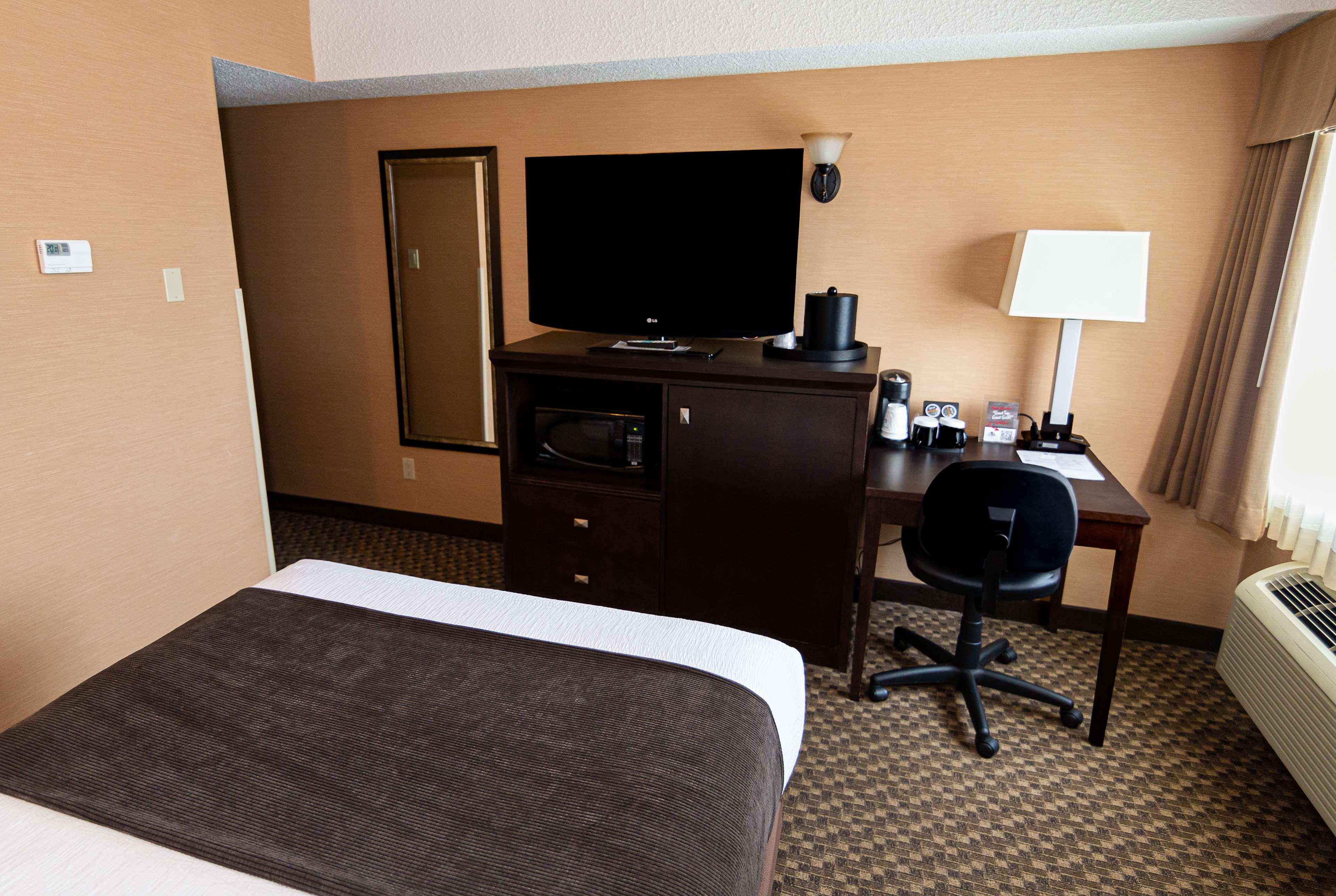 Best Western Plus Dryden Hotel And Conference Centre Екстериор снимка