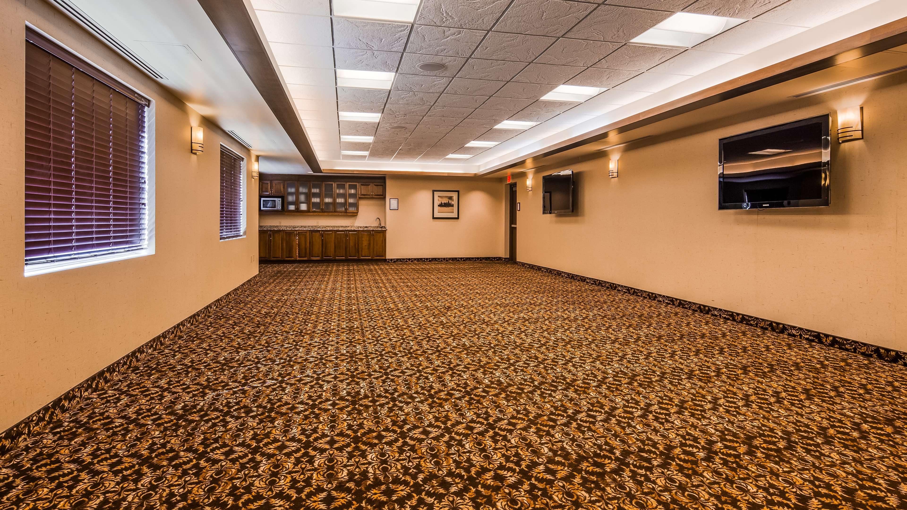 Best Western Plus Dryden Hotel And Conference Centre Екстериор снимка