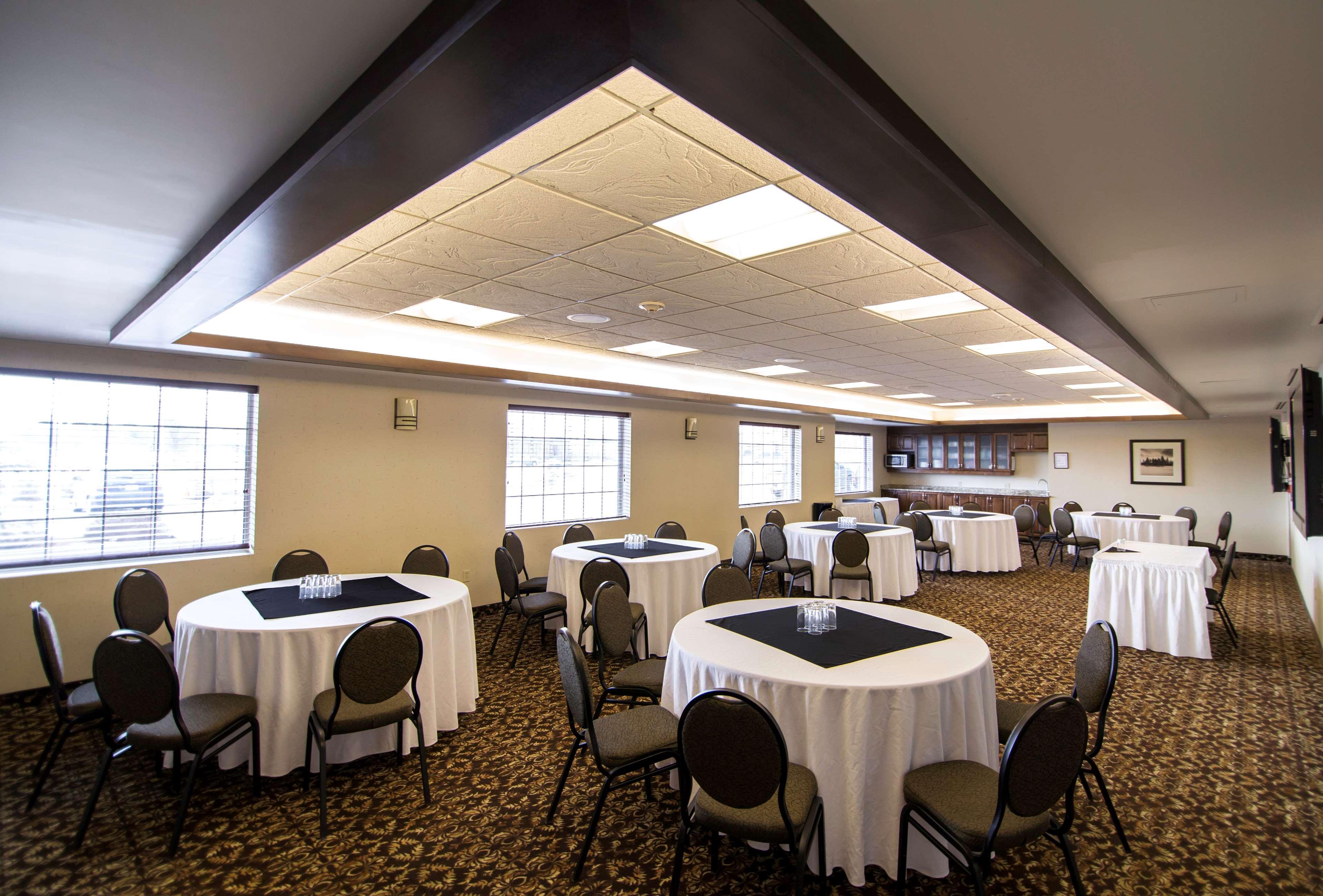 Best Western Plus Dryden Hotel And Conference Centre Екстериор снимка