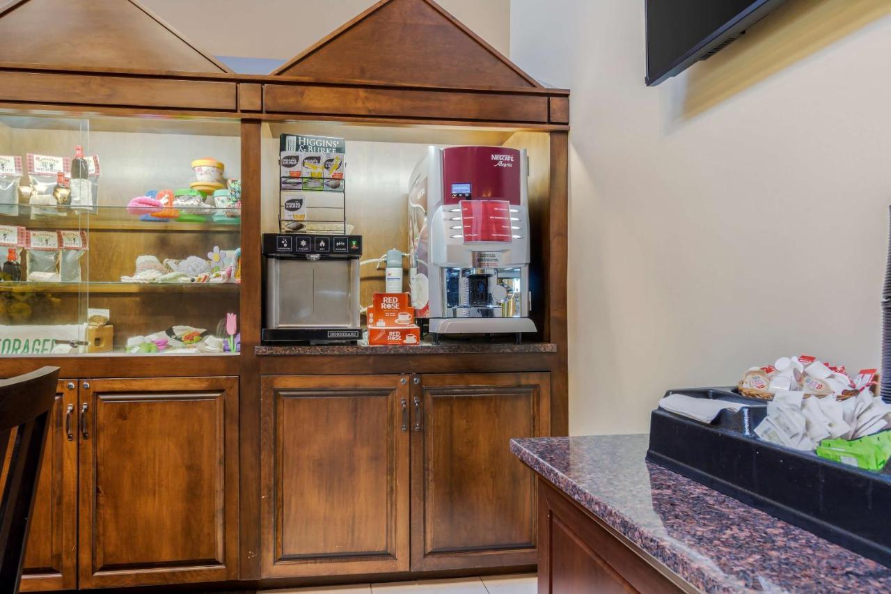 Best Western Plus Dryden Hotel And Conference Centre Екстериор снимка