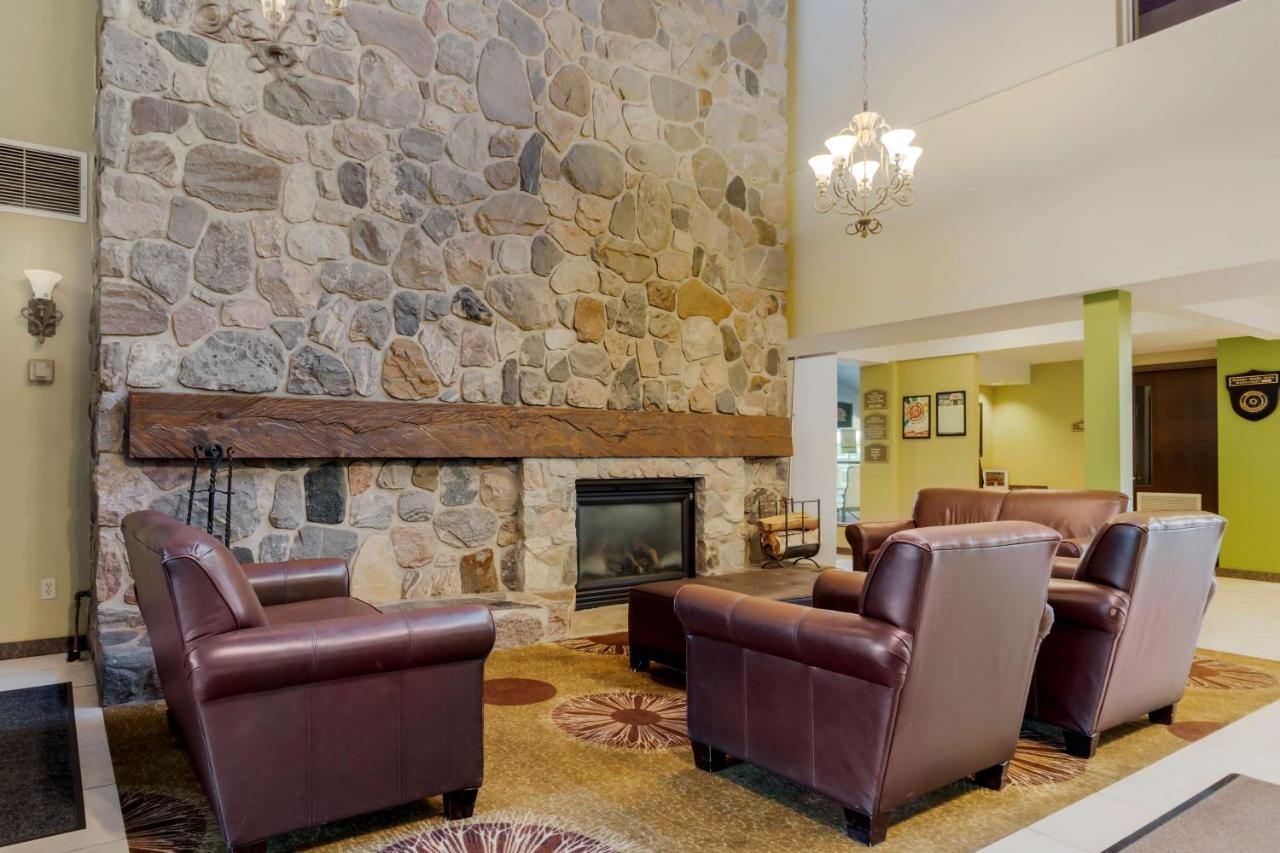 Best Western Plus Dryden Hotel And Conference Centre Екстериор снимка