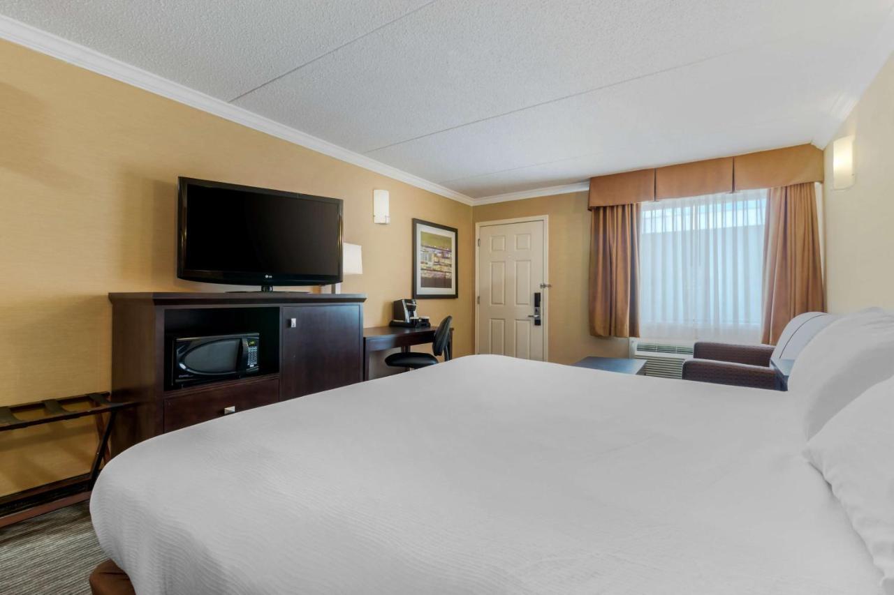 Best Western Plus Dryden Hotel And Conference Centre Екстериор снимка