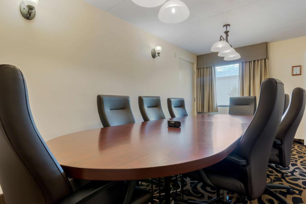 Best Western Plus Dryden Hotel And Conference Centre Екстериор снимка