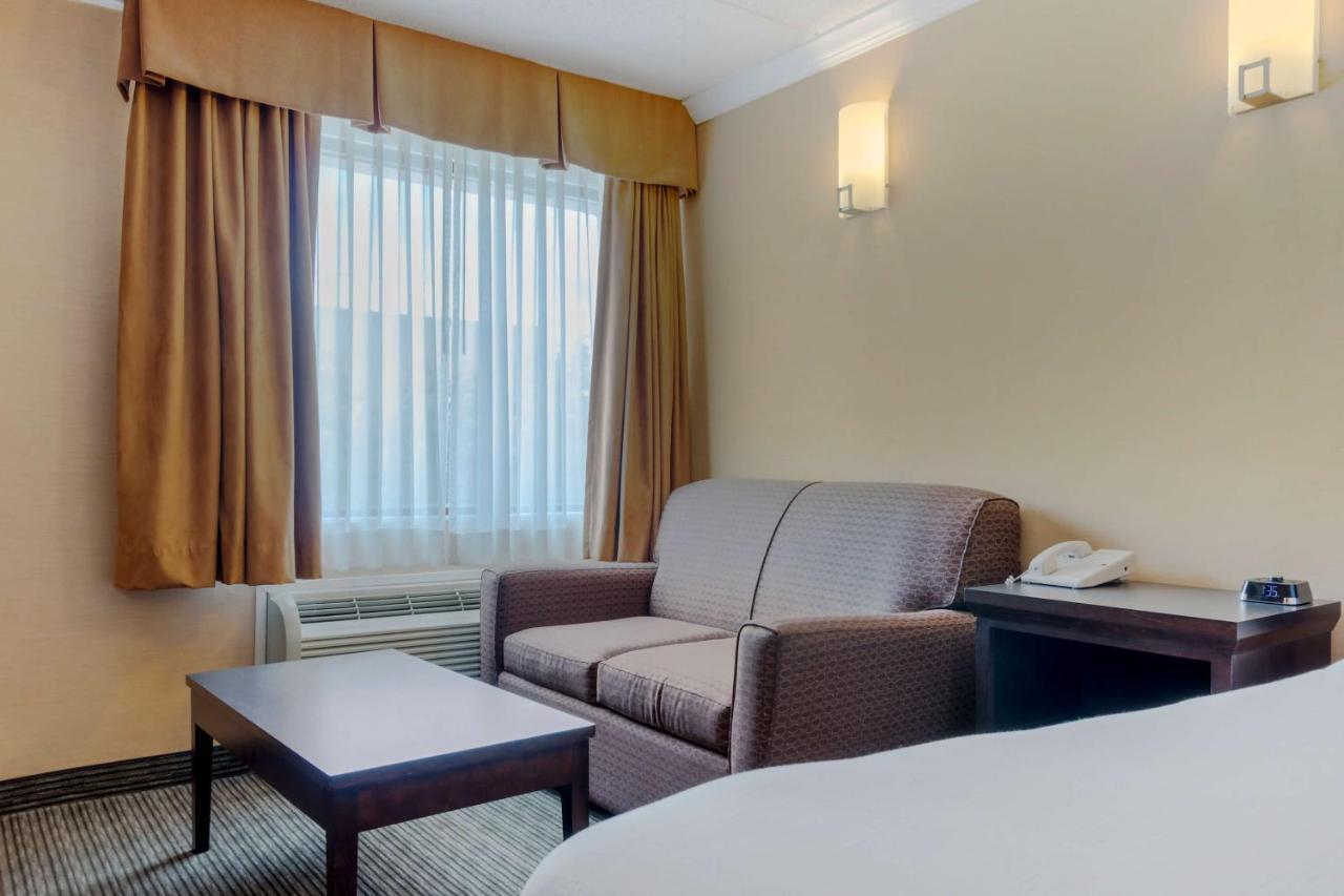 Best Western Plus Dryden Hotel And Conference Centre Екстериор снимка